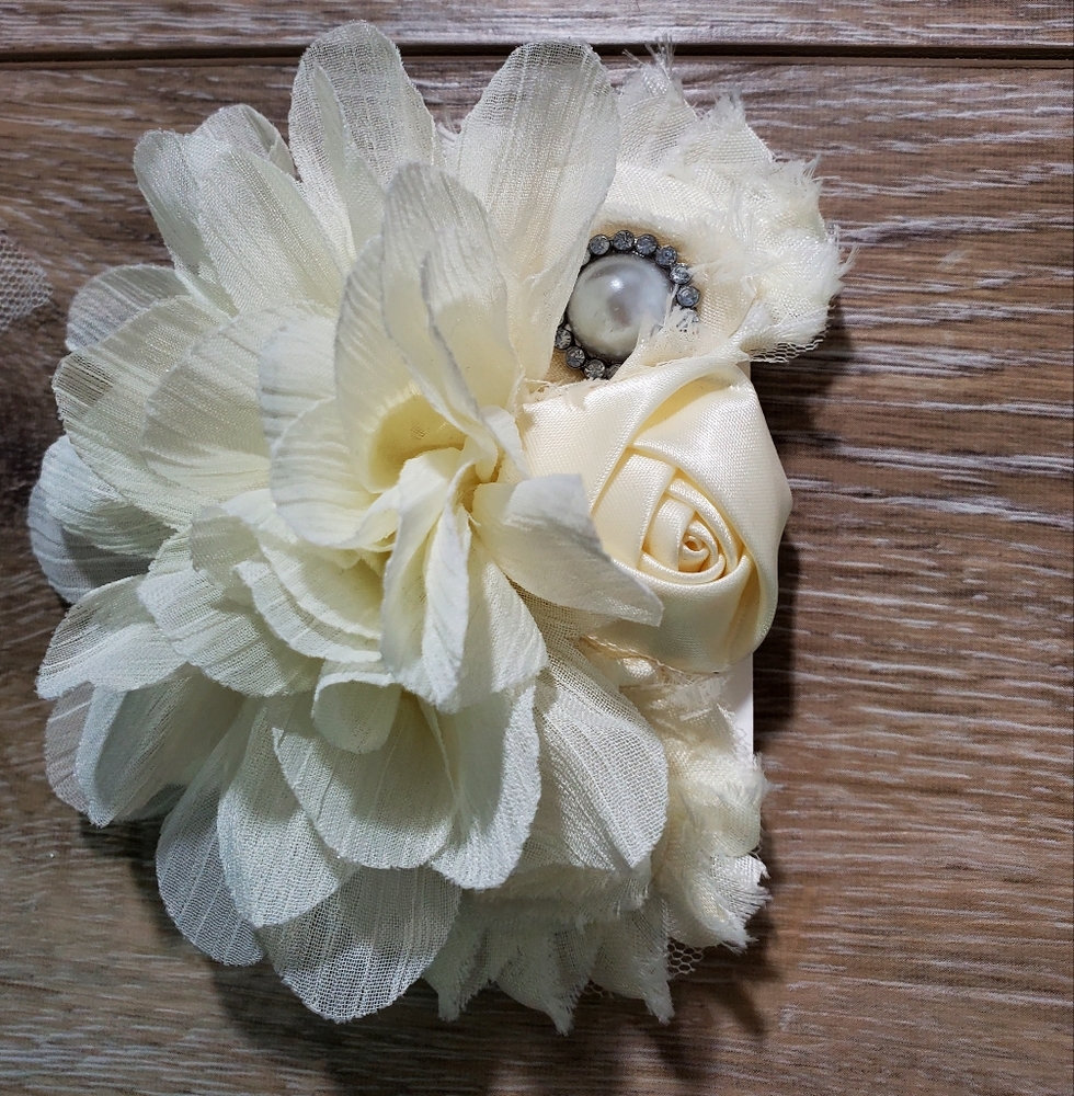 Girls Cream pearl/rhinestone floral headband hair bow Size Toddler + - Picture 4 of 5